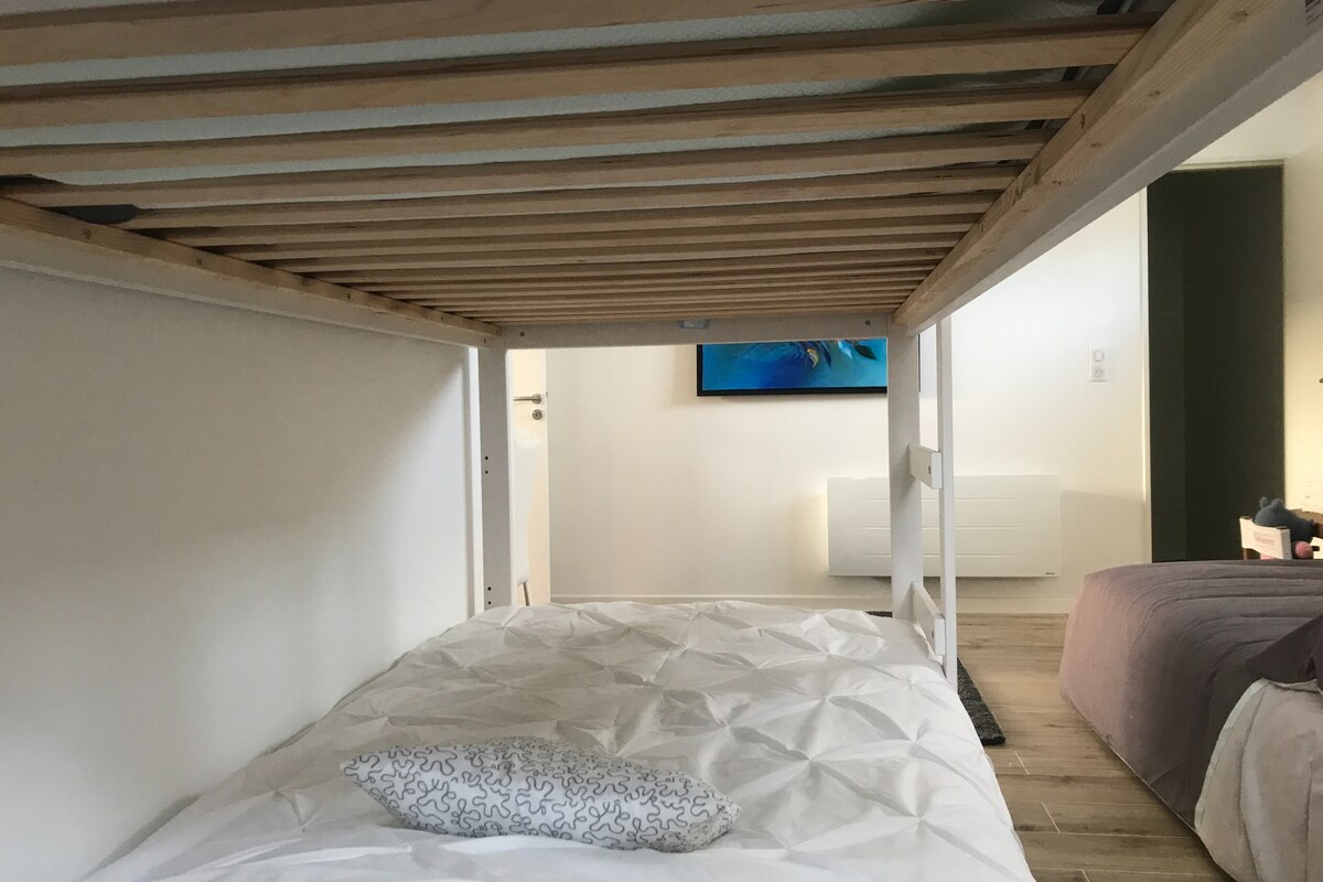 Chambre enfants avec couchages superposés